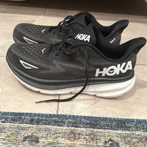 Womens Hoka Clifton 9 size 11 — barely used!